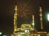 Праздник маулид установлен в честь дня рождения Мухаммеда. Он сопровождается чтением молитв и проповедей в мечети и домах верующих, торжественными процессиями.