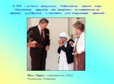 Мать Тереза с президентом США Рональдом Рейганом... В 1979 г. ей была присуждена Нобелевская премия мира. Полученные средства она истратила на строительство приютов для бедных, в частности для страдающих проказой.
