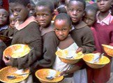 Голод. Голод в Восточной Африке 2011 года — гуманитарная катастрофа, которая по данным международных организаций угрожает около 11,5 миллионам человек, прежде всего в Сомали (3,7 миллионов), Эфиопии(4,8 миллионов), Кении(2,9 миллионов) и Джибути (164 тысяч).
