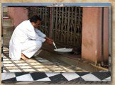 В городке Дешноке в западной Индии находится храм Карни Мата, построенный в честь одноимённой индуистской святой, считавшейся воплощением богини Дурги. Он отличается от всех других индийских храмов тем, что здесь поклоняются крысам, которых насчитывается более 20 тысяч. Сюда стекаются тысячи верующи