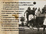 В 1950 году сборная Индии по футболу снялась с чемпионата мира после того, как ФИФА запретила индийцам играть босиком. В Индии можно купить разлитую в бутылки мочу коров . Покупатели её пьют, втирают в кожу, купают в ней детей. Дотрагиваться до головы индийцев и некоторых других азиатов, а также гла