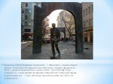Памятник Булату Окуджаве (скульптор – Г.Франгулян, архитекторы И. Попов, В.Прошляков) открыт 8 мая 2002 года. Событие приурочено сразу к двум важным датам в жизни поэта - дню Победы, ради которой он 3 года воевал на фронтах Великой Отечественной войны, и дню рождения – 9 мая 2002 года ему исполнилос
