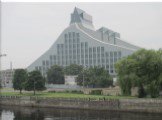 Здание Латвийской Национальной библиотеки. Возведение Национальной библиотеки началось в июне 2008 года. Строительная смета составляла 114,6 млн латов (вместе с налогом на добавленную стоимость — 135,2 млн латов). Самыми крупными её позициями являлись крыша и кровля (13,9 млн латов), элементы заполн