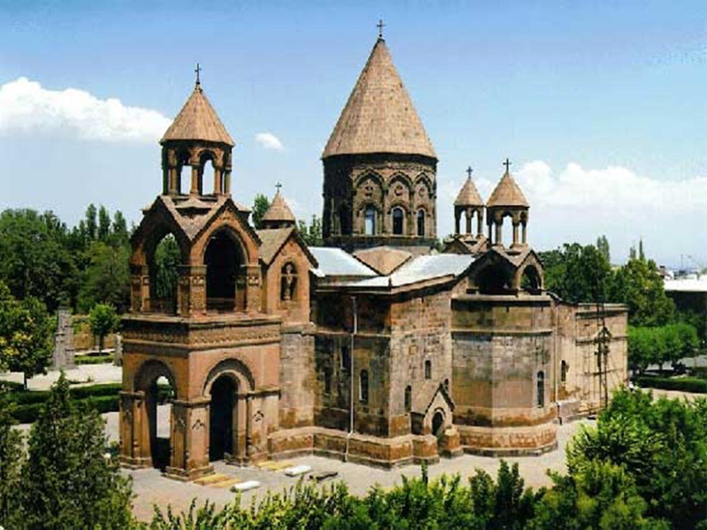 S armenia. Эчмиадзинский монастырь Вагаршапат. Армянская Церковь Эчмиадзин.
