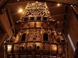 Васа – это единственный в мире сохранившийся до наших дней корабль XVII века. Благодаря тому, что сохранилось более 95 процентов первоначальных элементов конструкции, а также сотням резных скульптур, Васа является уникальной художественной ценностью и одной из виднейших достопримечательностей мирово