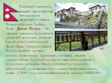 Тибетский паломник вращает молитвенные мельницы на территории дворца Потала в столице Тибета Лхасе. Дворец Потала – это царский дворец и буддийский храмовый комплекс, который был основной резиденцией Далай-Ламы. Cегодня дворец Потала является музеем, активно посещаемым туристами, оставаясь местом па