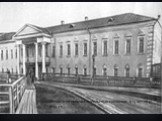 Менделеев окончил тобольскую гимназию в 15 лет (1847-1849 гг.).