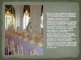 Белая столовая замыкает анфиладу больших парадных залов дворца. Её местоположение в планировке проводит границу между официальными залами и приватными дворцовыми покоями. К Белой столовой примыкают две небольшие комнаты — Буфетные (название закрепилось с середины XIX века; до этого одна из них имено