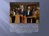 Генеральный секретарь Пан Ги Мун принимает участие в церемонии, посвященной годовщине Дня прав человека 2007 года, которая состоялась в Бангкоке 10 декабря. Слева от него г-н Хомайу Ализаде, региональный представитель по Юго-Восточной Азии, Управление Верховного комиссара Организации Объединенных На