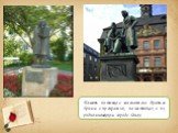 Память потомков запечатлела братьев Гримм в прекрасных памятниках в их родном немецком городе Ханау