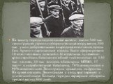 На защиту города поднялись все жители: около 500 тыс. ленинградцев строили оборонительные сооружения, 300 тыс. ушли добровольцами в народное ополчение, в ряды Сов. Армии н партизанские отряды. Было сформировано 10 ополченческих дивизий и 16 отдельных пулеметно-артиллерийских батальонов общей численн