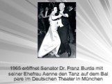 1965 eröffnet Senator Dr. Franz Burda mit seiner Ehefrau Aenne den Tanz auf dem Bal pare im Deutschen Theater in München