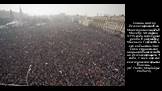 Сотни тысяч демонстрантов на Манежной площади в Москве 10 марта 1991 года требуют ухода в отставку Михаила Горбачева и его кабинета. Это была крупнейшая антиправительственная демонстрация за 73 года, с тех пор как коммунисты пришли к власти. (AP Photo/Dominique Mollard)
