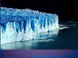 Ледник Перито-Морено. Перито-Морено - самый красивый, самый интересный и, как следствие - самый посещаемый туристами ледник в Аргентине. Это еще одно замечательное место где "рождаются" айсберги. На этом фото айсберг изображен на фоне черных гор. (