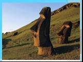Загадки о.Пасхи. Более 230 статуй Моаи. Сохранились деревянные дощечки - кохау, сделанные из темного блестящего дерева торомиро. Таких табличек в музеях мира осталось всего 25.