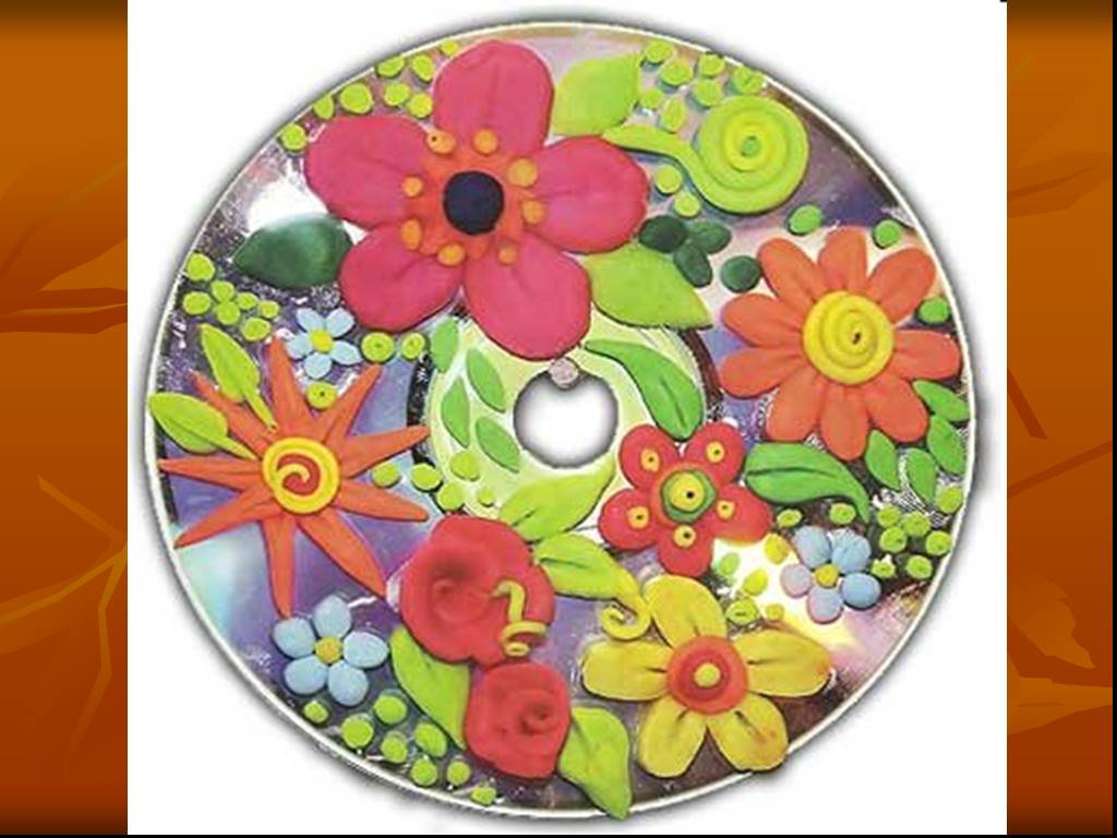 Диск подарок маме. Цветы из пластилина на диске. Поделки на дисках. Панно из пластилина на диске. Диски цветок.