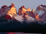 Самая протяженная горная система? Самой длинной горной системой в мире и в Южной Америке являются Анды (около 9000 км) по другим источникам Кордильеры (18 тыс. км) Самые протяженные горы Северной Америки - Скалистые горы (6035 км) Самые протяженные горы Азии – Гималаи (3862 км) Самые протяженные гор