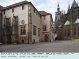 Выходим на площадь Св.Йиржи и перед нами слева - Старый Королевский дворец, бывший резиденцией правителей Чехии вплоть до второй половины XVI века. После того, как Габсбурги построили для себя новый дворец, старый был передан под размещение правительственных учреждений, справа – тыльная часть собора