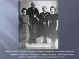 Новый 1945-й Альфред и Беатрис Робертс встретили со своими дочерьми, Муриэль и Маргарет (на снимке справа). Будущей главе британского кабинета Маргарет Тэтчер на этом снимке 19 лет.