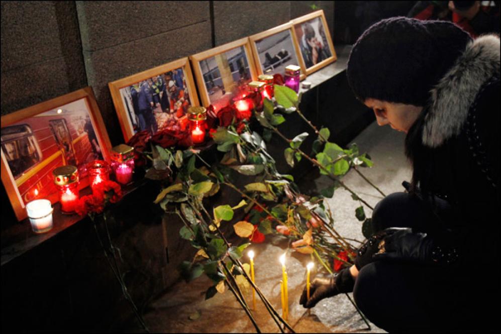 ФотоДень.info: В Москве скорбят по погибшим во время терактов в метрополитене
