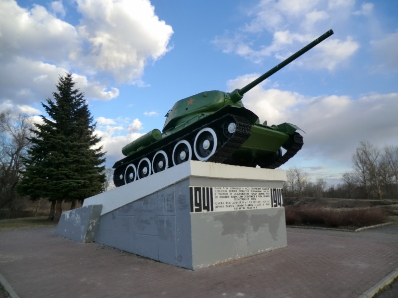 http://lukigrad.ru/res/mesta/pamyat/tank.jpg