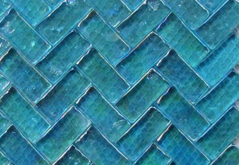C:\Users\Екатерина\Desktop\зачет\8mm_thickness_rectangle_herringbone_blue_iridescent_glass_mosaic_tile_RM24_for_kitchen_bathroom_subway_glass_tile.jpg