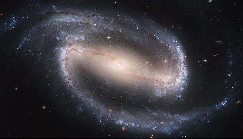 http://images4.wikia.nocookie.net/__cb20091026054354/science/ru/images/f/f4/Hubble2005-01-barred-spiral-galaxy-NGC1300.png