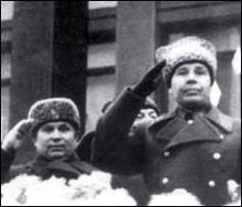 https://upload.wikimedia.org/wikipedia/ru/thumb/f/f5/Parade_in_voronezh_nov_7_1941.jpg/220px-Parade_in_voronezh_nov_7_1941.jpg