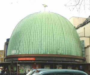 Музей-мадам-ТюссоMadame_Tussauds_planetarium_London-300x253.jpg