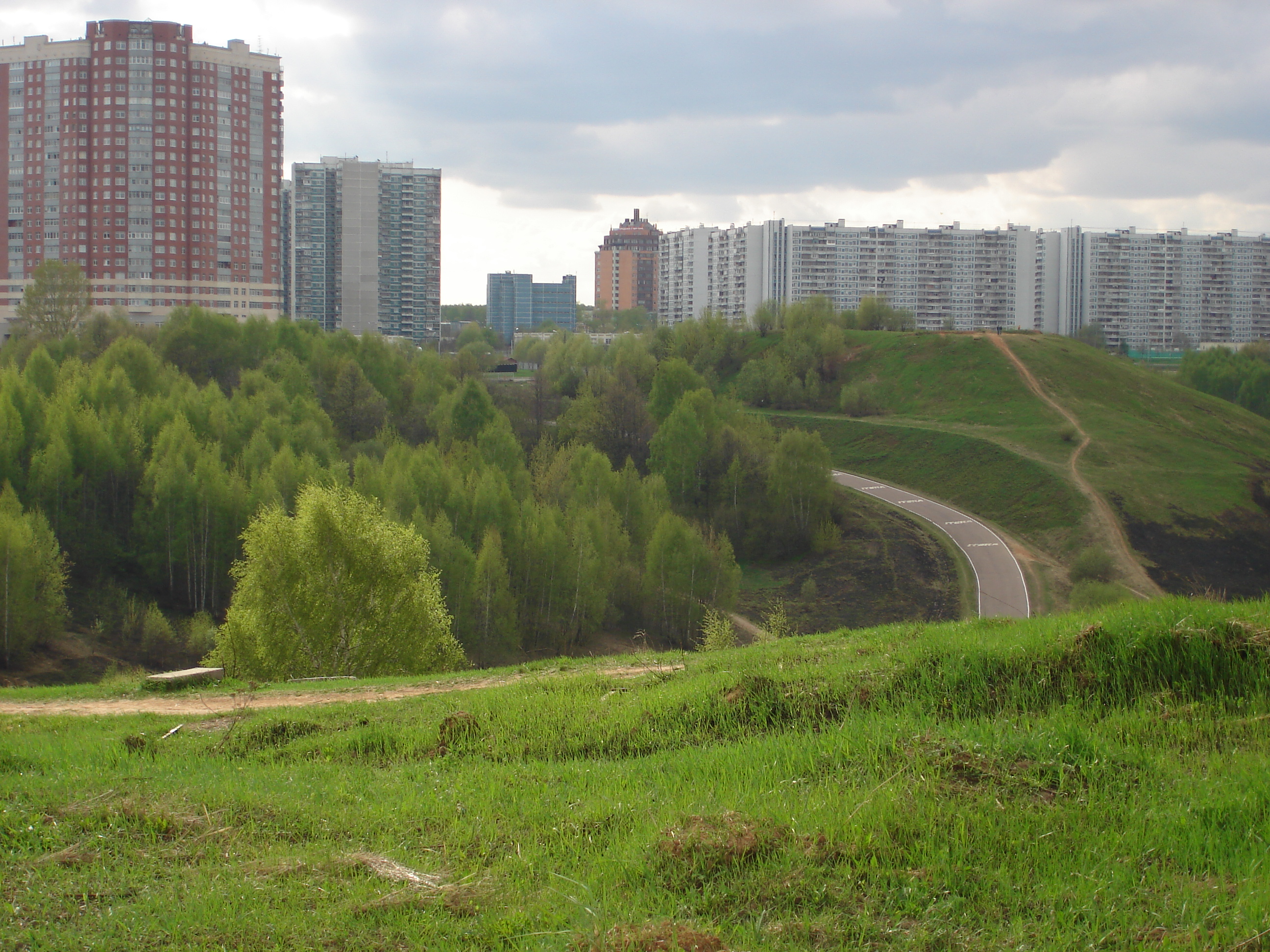 Цветочный ясенево. Парк Крылатские холмы. Теплостанская возвышенность Москва. Парк Крылатское овраги. Холмы Ясенево.